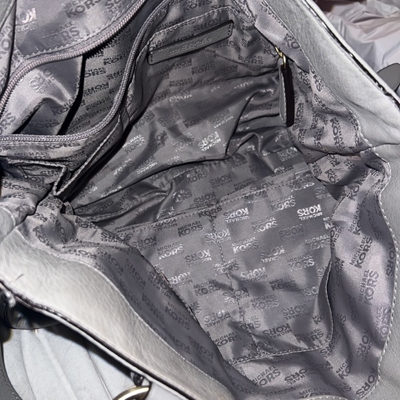 Large Michael Kors purse, grey with gold accents - Picture 5 of 6